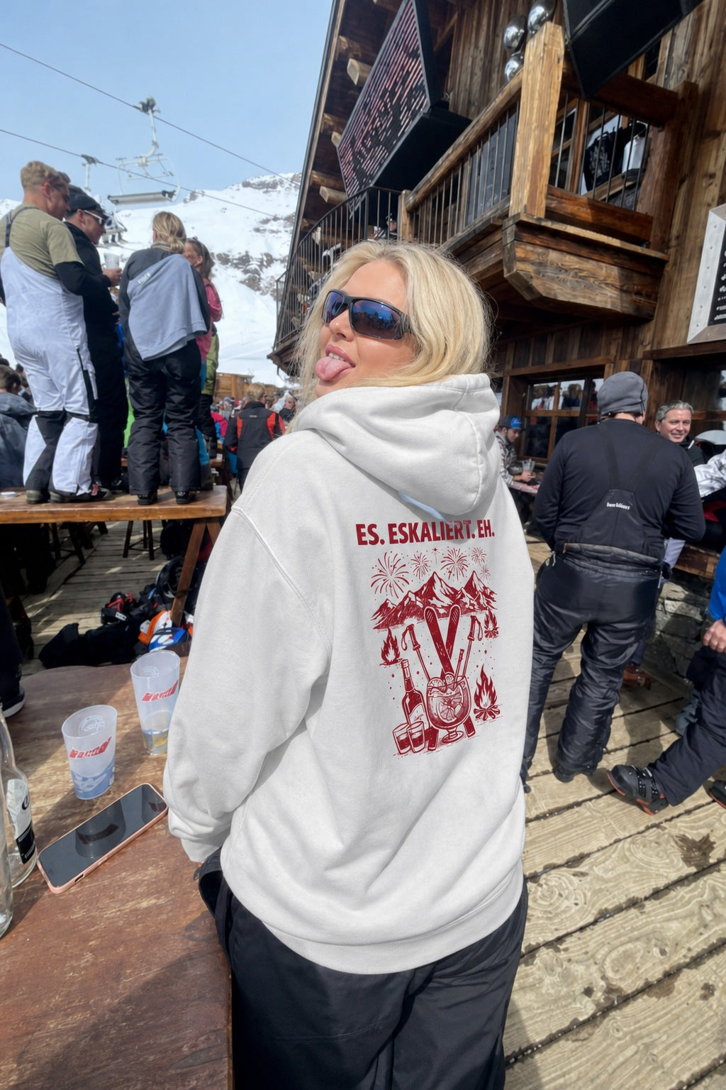 snow es eskaliert hoodie